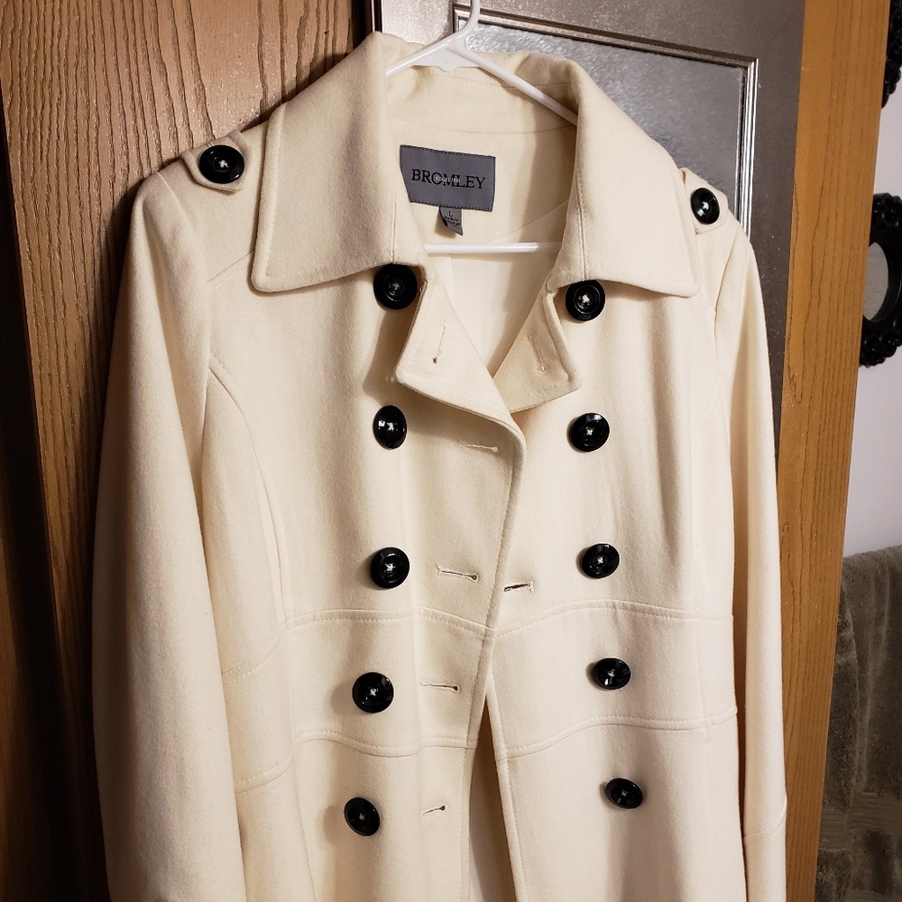 Cream coat - Picture 3 of 4